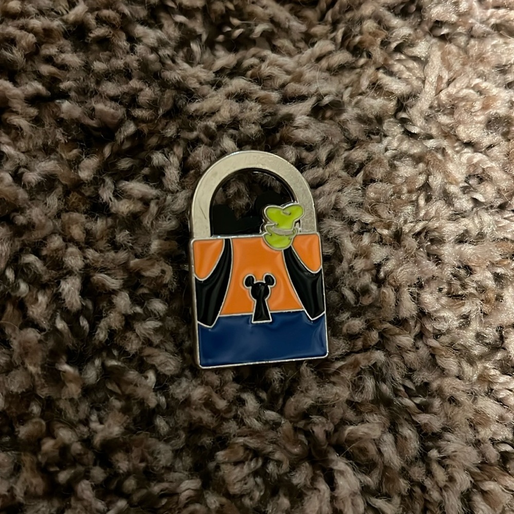 Goofy Lock Limited Release Pin